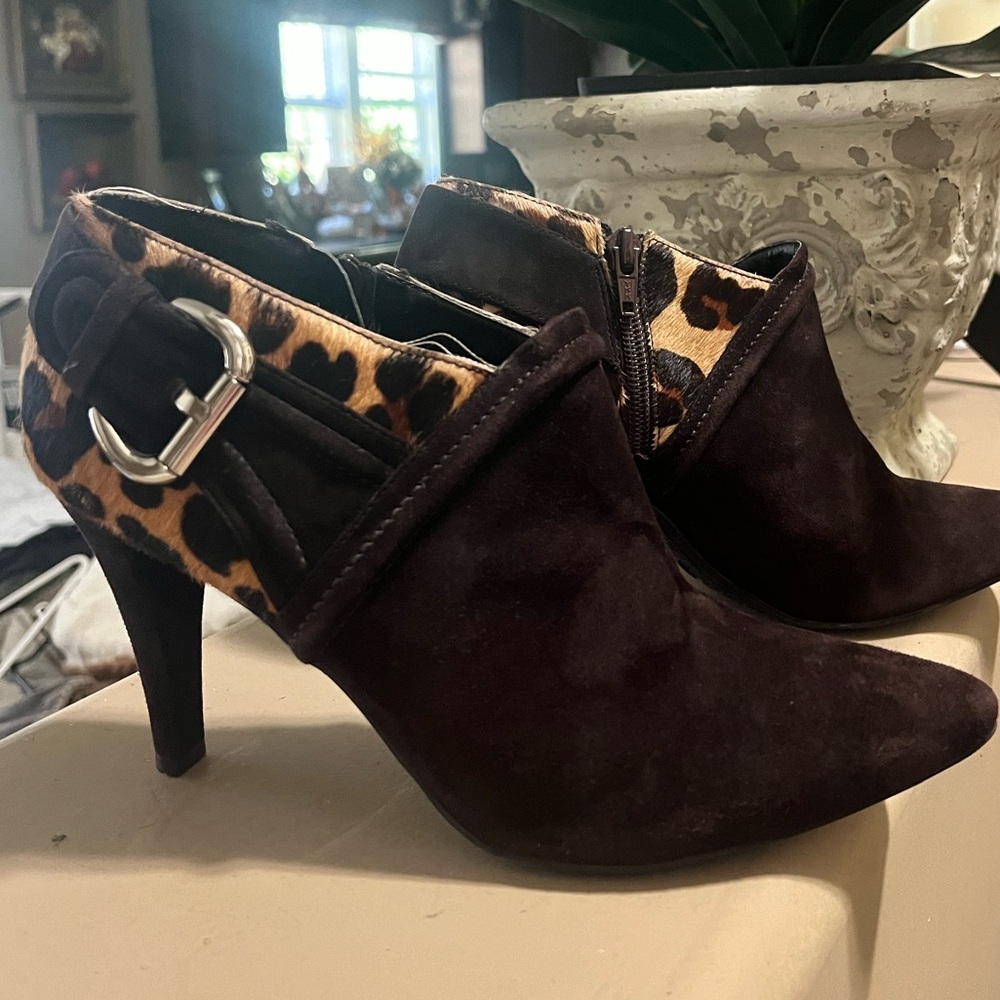 Antonio Melani brown leopard print bootie. - Picture 4 of 14